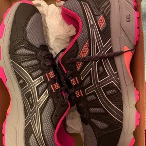 Women’s 9 wide ASICS